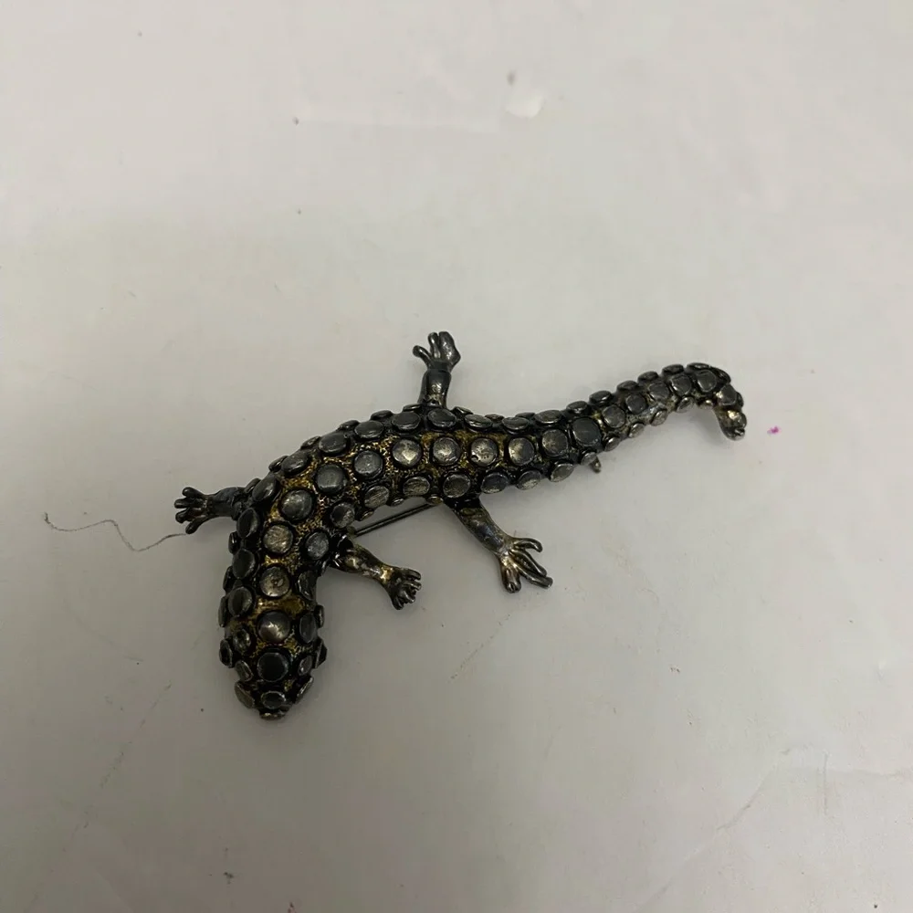 💍💎 SALE Decorative Gecko/ Lizard Brooch with rhinestone eyes and Gold Accents